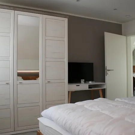 Loewenburg Apartment *